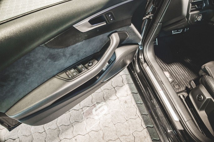 Audi A4 TDi 218 S-line Avant quattro S-tr.