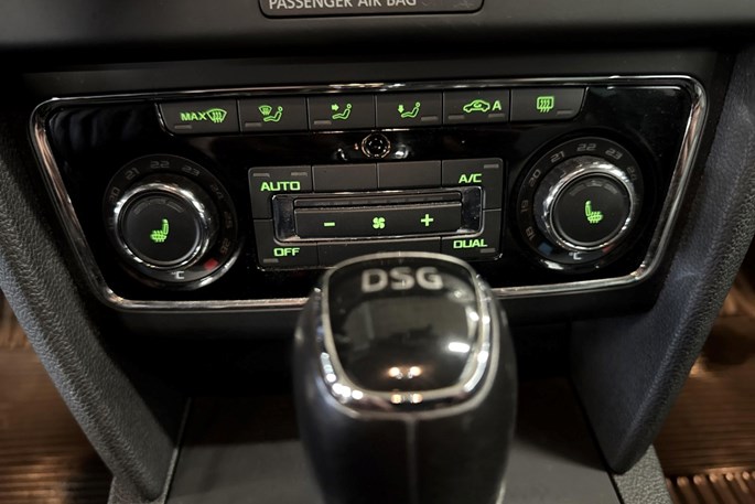 Skoda Superb TSi 160 Elegance Combi DSG