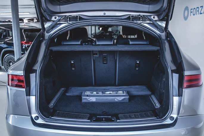 Jaguar E-Pace P300e R-Dynamic SE aut.