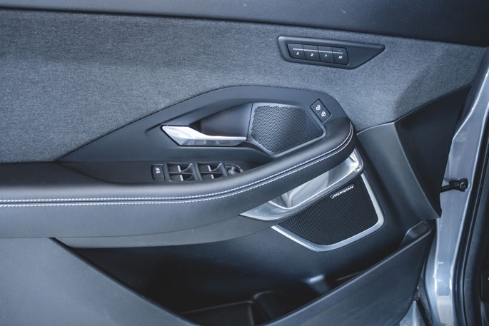 Jaguar E-Pace P300e R-Dynamic SE aut.