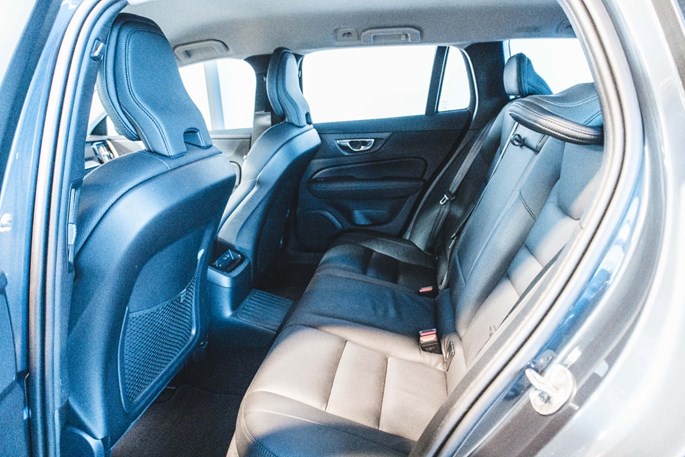 Volvo V60 T6 ReCharge Plus Dark aut. AWD