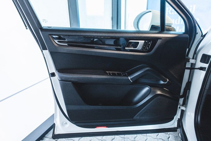 Porsche Cayenne Tiptr. Van