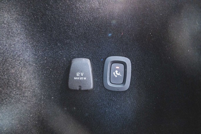 Volvo V60 T6 ReCharge Plus Dark aut. AWD