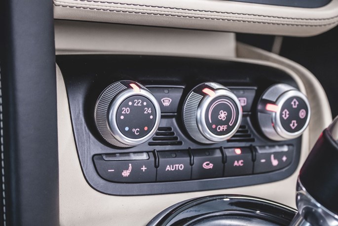 Audi R8 FSi Spyder quattro S-tr.