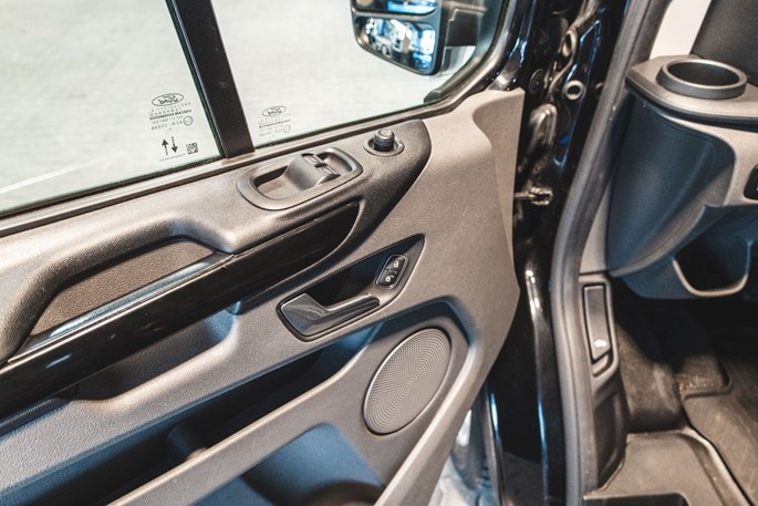 Ford Transit Custom 300 L1 TDCi 170 Limited aut.