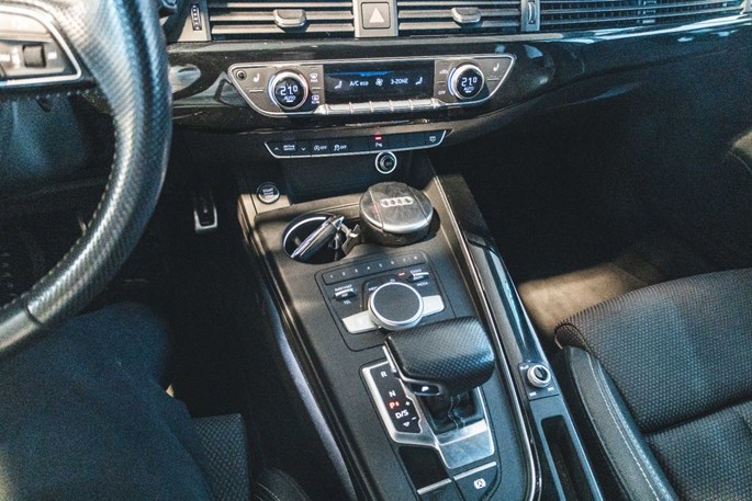 Audi A4 TDi 190 S-line Avant S-tr.